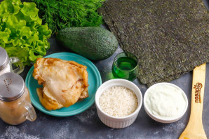 Роллы с курицей и авокадо