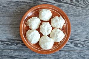 Манник с творожными шариками