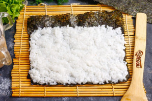 Роллы с курицей и авокадо