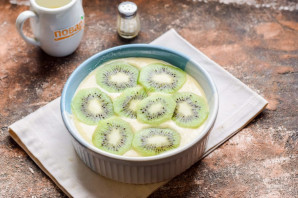 Пирог с киви на сметане