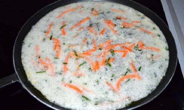 
Омлет с сыром на сковороде &mdash; 7 пошаговых рецептов с добавками с фотографиями	