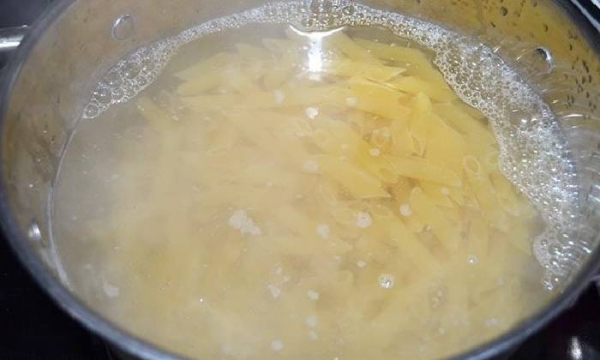 
Омлет с сыром на сковороде &mdash; 7 пошаговых рецептов с добавками с фотографиями	