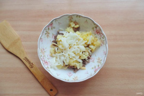 Салат с языком и ананасом