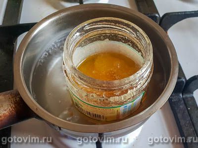 Куриные ножки в духовке, запеченные с чесноком, клюквой и медом