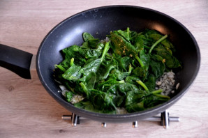 Пирог со шпинатом и брынзой