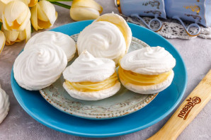 Пирожное из безе с кремом