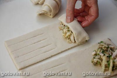 Круассаны из готового теста с курицей и сыром