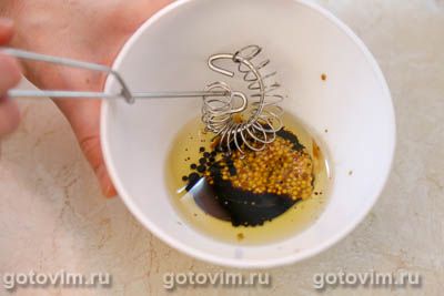 Салат из курицы с черносливом и сельдереем