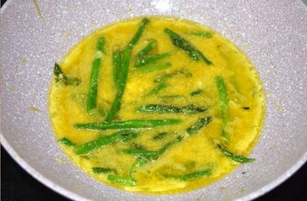 Омлет на сковороде с сыром — 5 рецептов с овощами
Омлет на сковороде с сыром — 5 рецептов с овощами