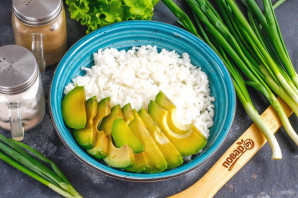 Боул с лососем и авокадо Боул с лососем и авокадо