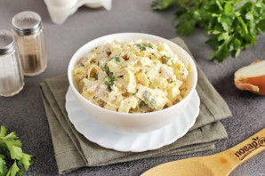 Салат с курицей и яйцами Салат с курицей и яйцами