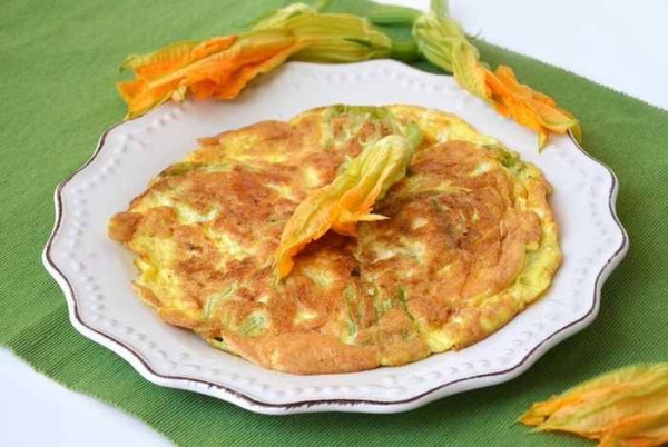 
Омлет на сковороде с молоком и сыром &mdash; 5 простых рецептов с фото	