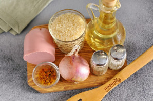 Рисовая каша с колбасой