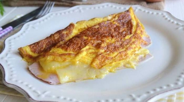 
Омлет на сковороде с молоком и сыром &mdash; 5 простых рецептов с фото	