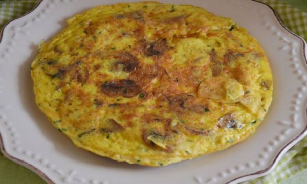 
Омлет с сыром на сковороде &mdash; 7 пошаговых рецептов с добавками с фотографиями	