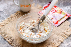 Запеченные яблоки с творогом и корицей