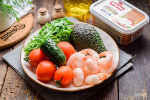 Салат с авокадо и креветками