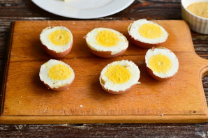 Яйца жареные в скорлупе