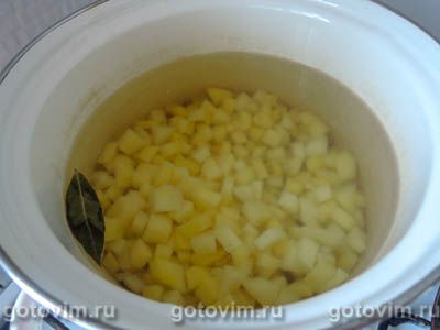 Сырный суп с колбасой