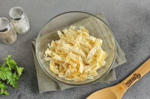 Салат с курицей и яйцами Салат с курицей и яйцами