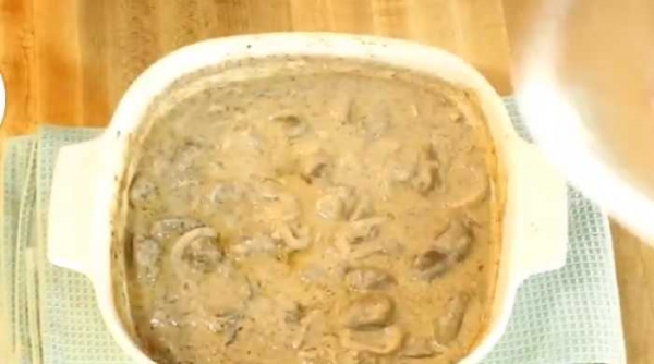 
Куриная печень в духовке в сметанном соусе без обжарки	