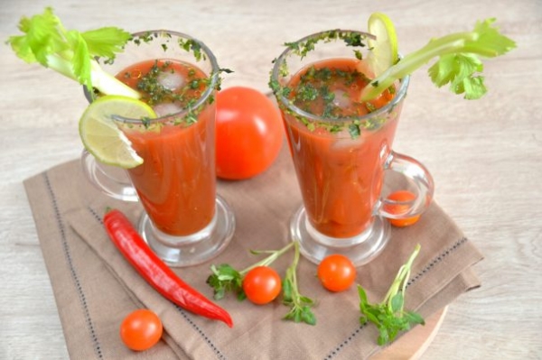 Безалкогольная "Кровавая мэри" Безалкогольная "Кровавая мэри"