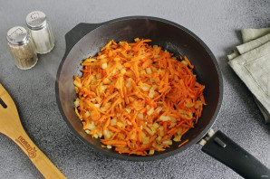 Рисовая каша с колбасой