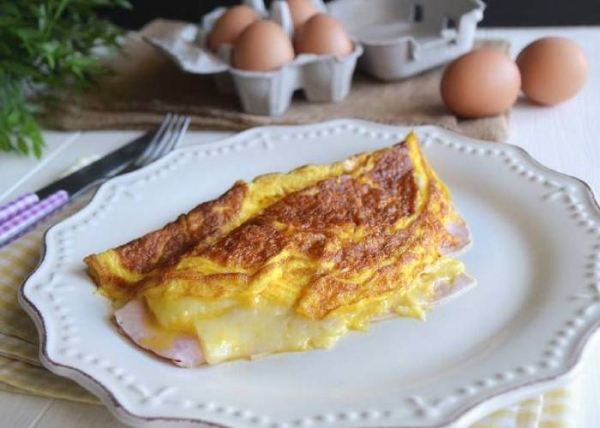 
Омлет на сковороде с молоком и сыром &mdash; 5 простых рецептов с фото	