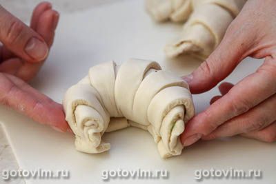 Круассаны из готового теста с курицей и сыром