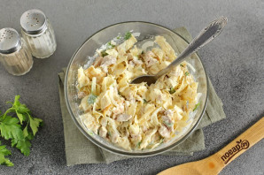 Салат с курицей и яйцами Салат с курицей и яйцами