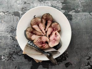 Маринованная скумбрия с луком за 2 часа