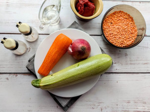 Суп с чечевицей и кабачком