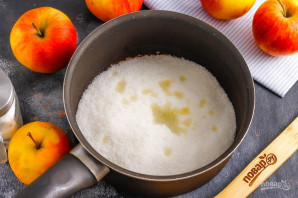 Яблоки в карамели