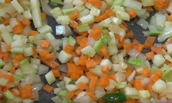 
Как приготовить жареный рис с овощами и яйцом на сковороде вкусно по простым рецептам	