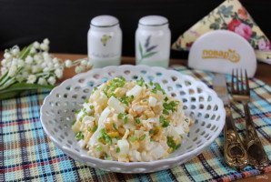 "Буржуйский" салат с ананасом и курицей