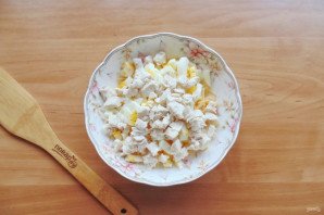 "Буржуйский" салат с ананасом и курицей