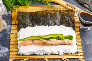 Роллы с жареным лососем