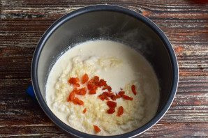 Рисовая каша с курагой в мультиварке