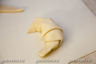 Круассаны из готового слоеного теста с курицей и грибами