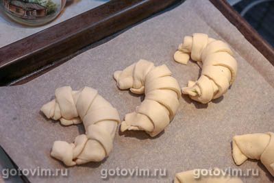 Круассаны из готового теста с курицей и сыром