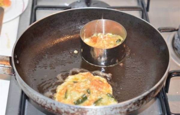 
Омлет на сковороде с молоком и сыром &mdash; 5 простых рецептов с фото	