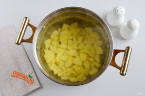 Суп с фасолью и огурцами