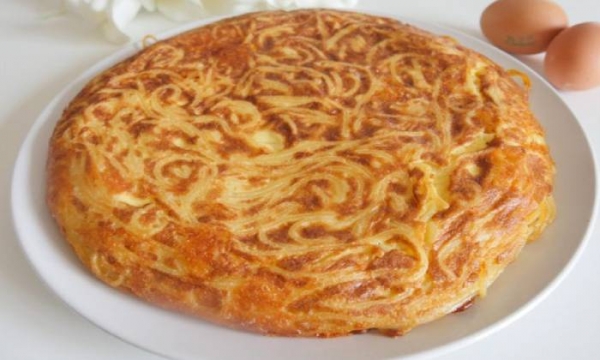 
Омлет с сыром на сковороде &mdash; 7 пошаговых рецептов с добавками с фотографиями	