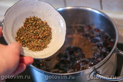 Взвар из шиповника и зверобоя