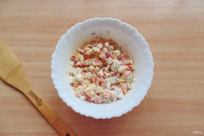 Салат с крабовыми палочками за 5 минут