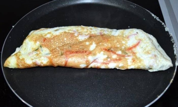 
Омлет с сыром на сковороде &mdash; 7 пошаговых рецептов с добавками с фотографиями	