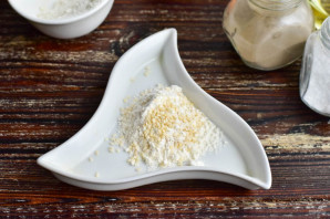 Медальоны из индейки в кунжуте