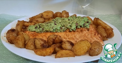 Нежное филе лосося с топпингом из авокадо