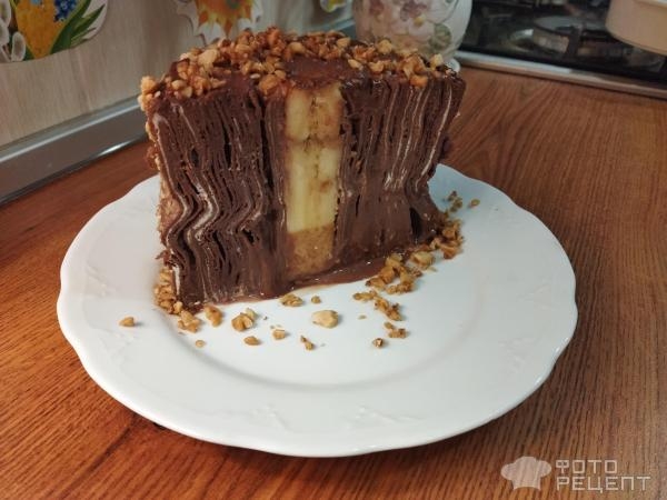 Рецепт: Блинный торт с творожным кремом - протёртая черная смородина, шоколадная глазурь, орехи и много эмоций