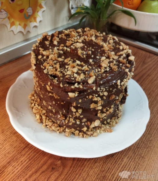 Рецепт: Блинный торт с творожным кремом - протёртая черная смородина, шоколадная глазурь, орехи и много эмоций